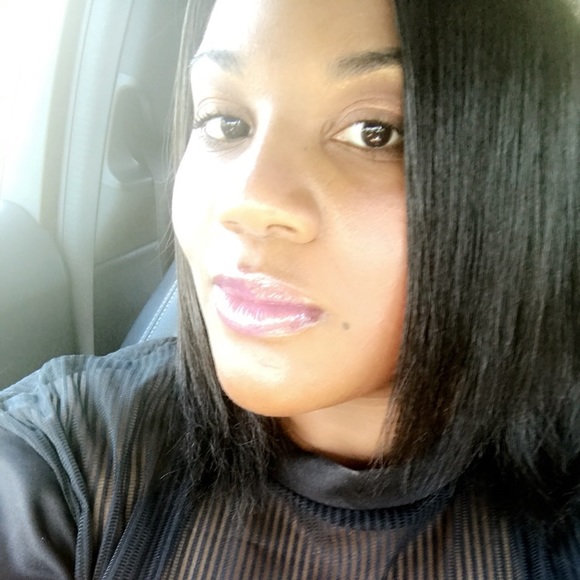 Meet your Posher, Janel - Picture 2 of 3